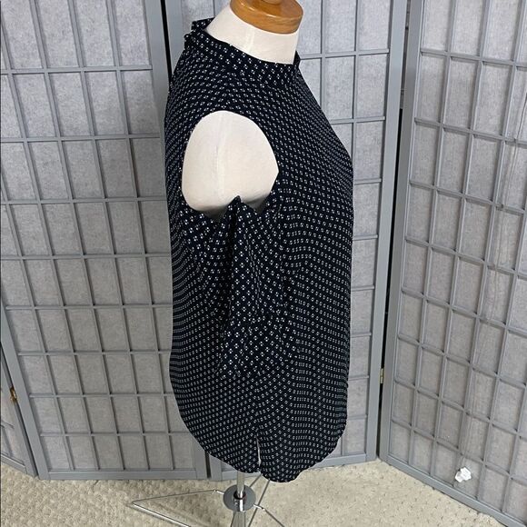 Tristan Monochrome Cold Shoulder Blouse - Picture 2 of 6